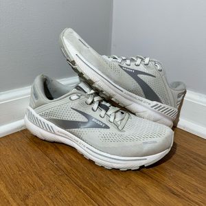 Brooks Adrenaline GTS 22 Running Shoes